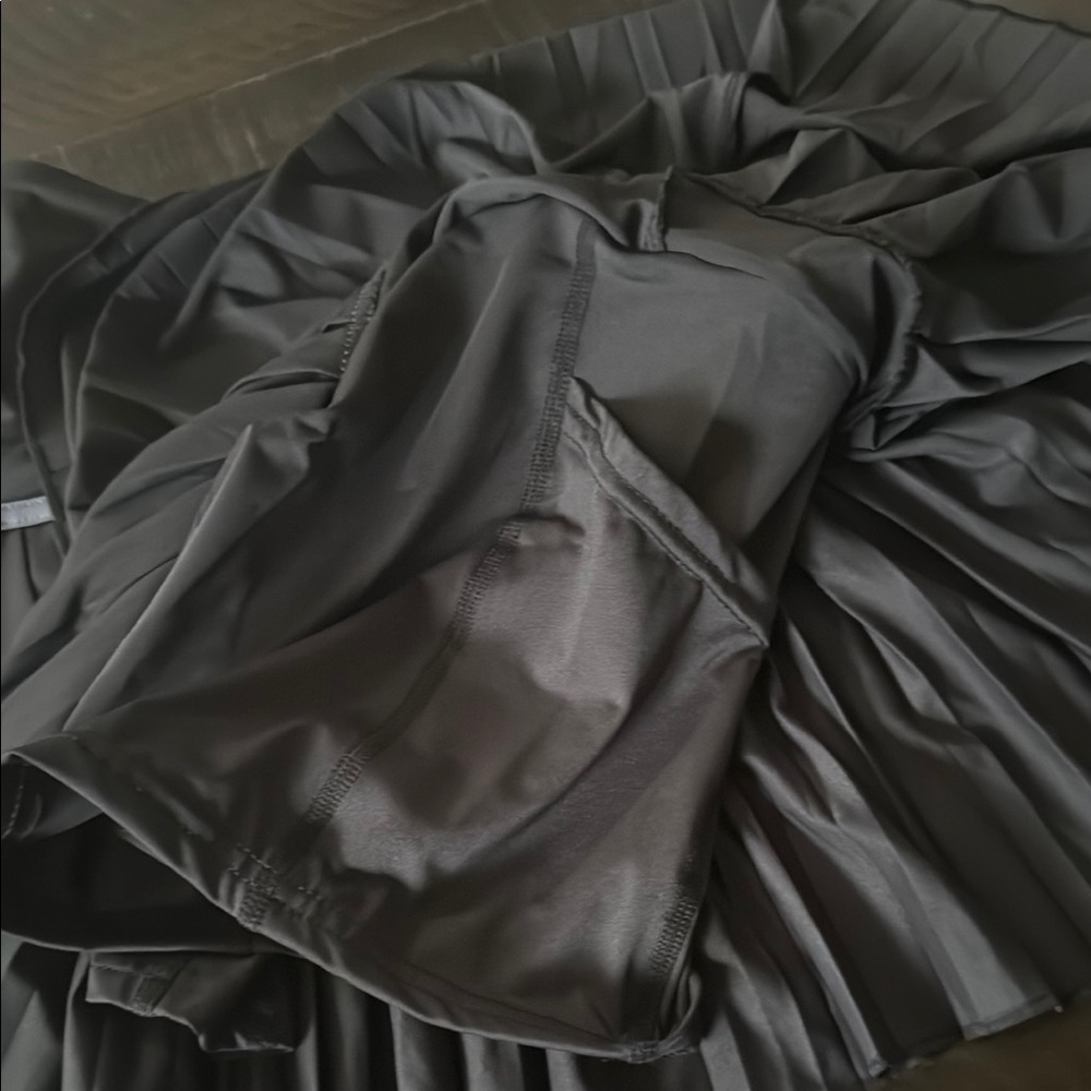 Black Tennis Skirt with Pleats - Picture 3 of 7